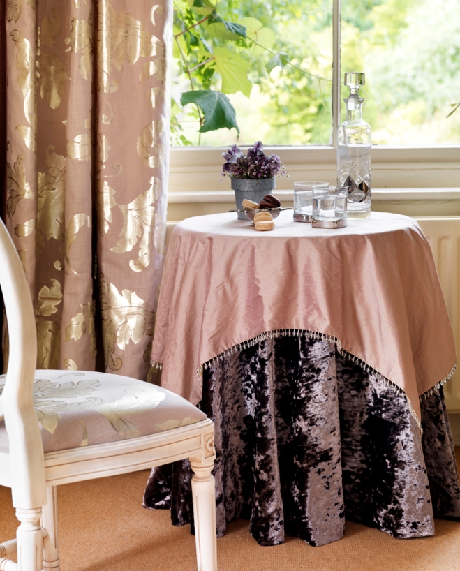 42d89__Remarkable-Elegant-Tablecloth-From-Velvet-And-Fabric