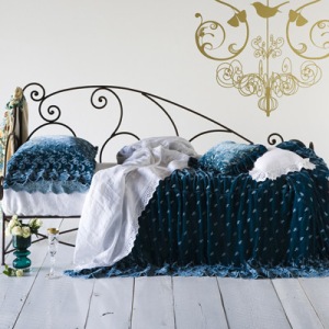 blue-velvet-bedding
