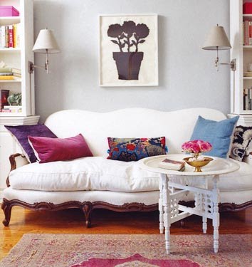 pretty-white-couch-with-colorful-pillows-getitgirlstyle